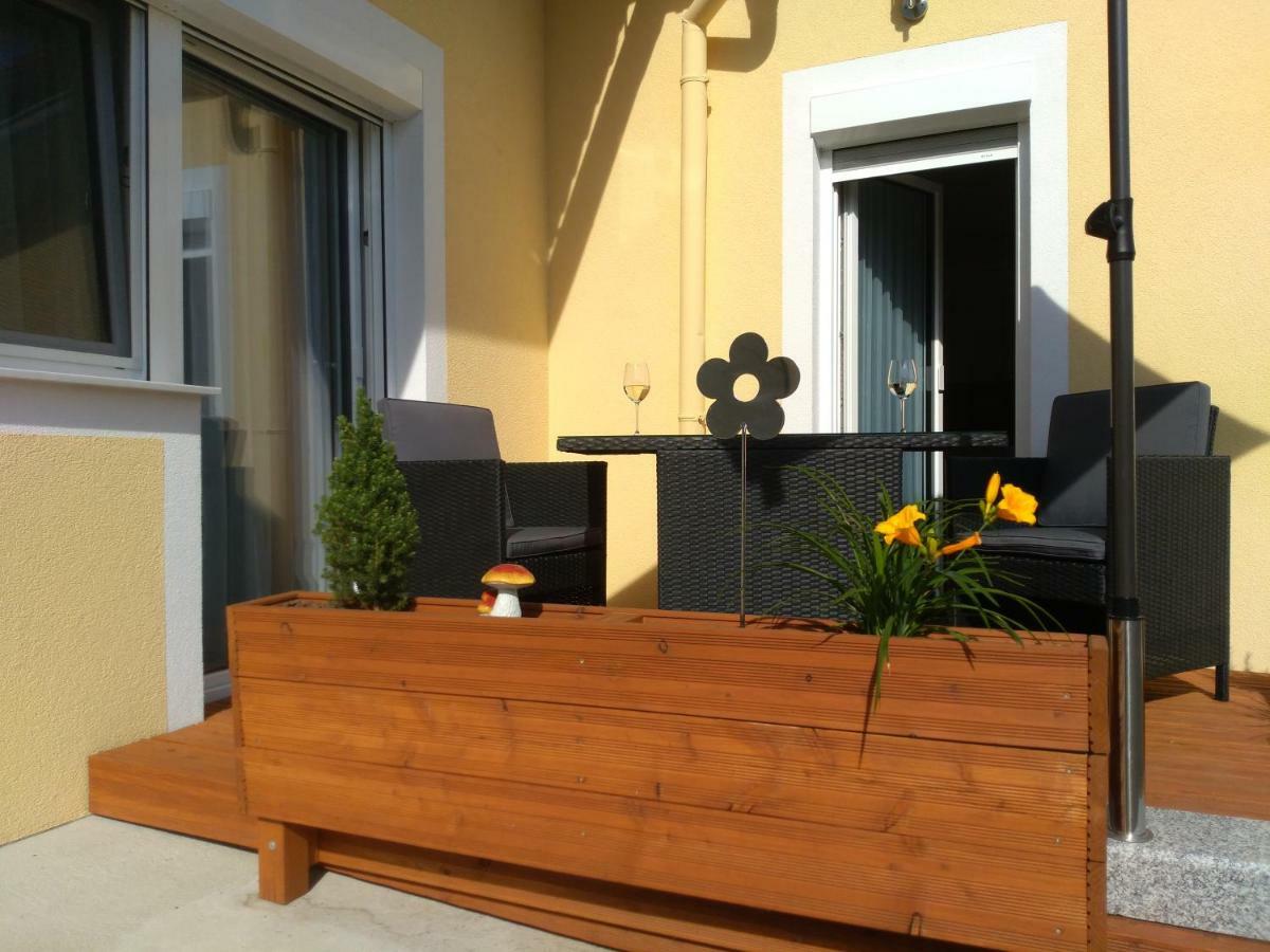 Apartamento Ferienwohung Fam. Fink Riegersburg Exterior foto